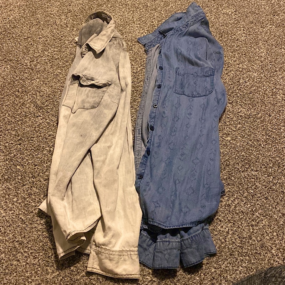 Maurice’s. Womens. Button ups.